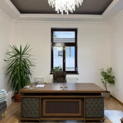 Birou directorial cu dulap lateral mobil-design elegant ,dimensiuni W2400*D1000*H750