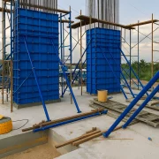 Sistema de encofrado de acero H1800 – configurado con paneles 600x2 + 400x4