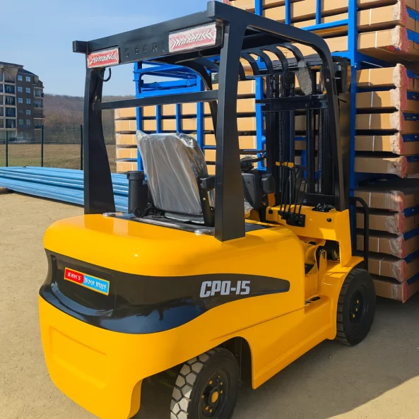 Електрически мотокар, 1500 кг, височина на повдигане 3 м, странично преместване наляво–дясно