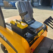 Електрически мотокар, 1500 кг, височина на повдигане 3 м, странично преместване наляво–дясно