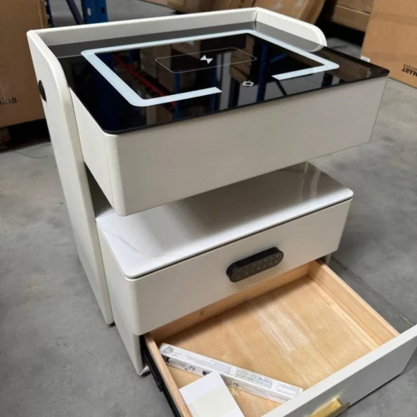 Mesita de noche inteligente con carga inalámbrica, iluminación LED, 3 cajones de almacenamiento, sensor de luz nocturna, altavoz Bluetooth y cerradura biométrica - blanco, diseño moderno de vidrio y madera