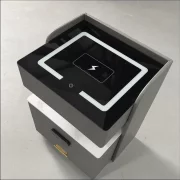 Mesita de noche inteligente con carga inalámbrica, iluminación LED, 3 cajones de almacenamiento, sensor de luz nocturna, altavoz Bluetooth y cerradura biométrica - gris antracita, diseño moderno de vidrio y madera