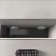 Mesita de noche inteligente con carga inalámbrica, iluminación LED, 3 cajones de almacenamiento, sensor de luz nocturna, altavoz Bluetooth y cerradura biométrica - gris antracita, diseño moderno de vidrio y madera