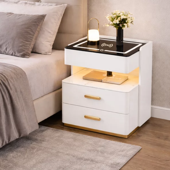 Интелигентно нощно шкафче с безжично зареждане, LED осветление, 3 чекмеджета за съхранение – бял цвят, модерен дизайн от стъкло и дърво