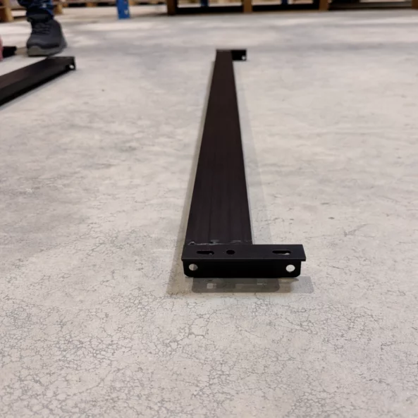 Travesaño horizontal para estantería profesional – 1096x50x30x0.5 mm – 100 kg/nivel