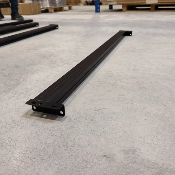 Travesaño horizontal para estantería profesional – 1096x50x30x0.5 mm – 100 kg/nivel