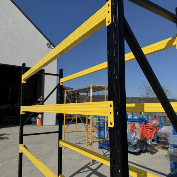 Професионален складов стелаж L2000 x Ш600 x В2000, 600 кг – без рафтове