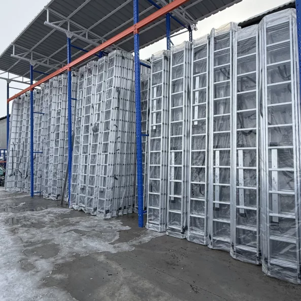 Escalera profesional de aluminio, 3 tramos 3 x 13 peldaños