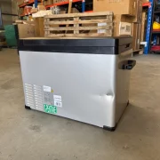 Smart Cooler 40L autós hűtő kompresszorral, 12/24/220V, LCD kijelzővel és Bluetooth funkcióval – ÚJRACSOMAGOLT TERMÉK!