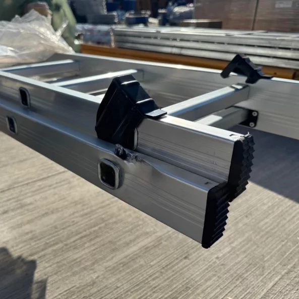 Scară extensibilă 2x14 trepte-PRODUS RESIGILAT!