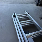 Scara profesionala din aluminiu, 3 tronsoane 3 x 9 trepte-PRODUS RESIGILAT!