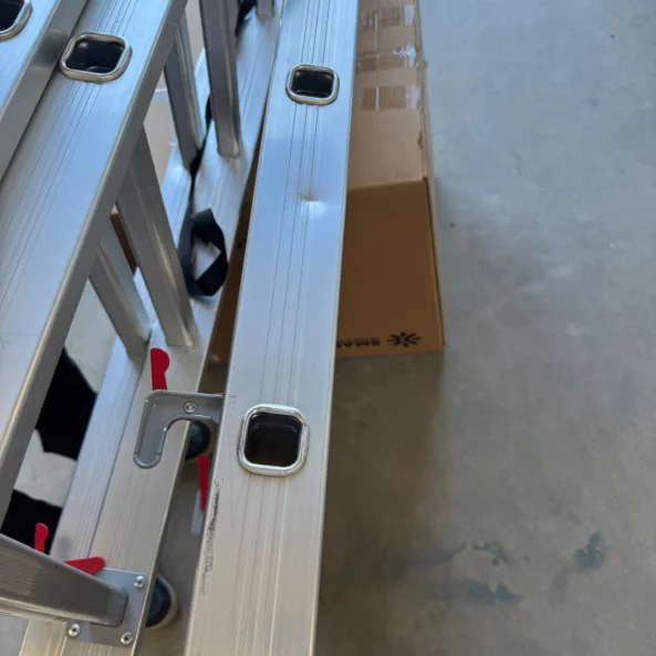 Scara profesionala din aluminiu,3 tronsoane 3 x 7 trepte-PRODUS RESIGILAT!