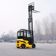 Carretilla elevadora eléctrica NM2, 2 toneladas – altura de elevación 4,5 m, cabina con aire acondicionado