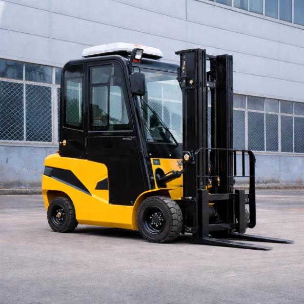 Carretilla elevadora eléctrica NM2, 2 toneladas – altura de elevación 4,5 m, cabina con aire acondicionado