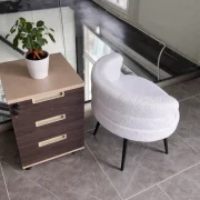 Fotoliu Modern Boucle Alb – Design Elegant cu Spatar Curbat