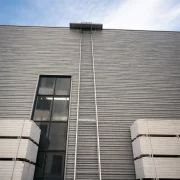 Lift electric din aluminiu, înaltime maxima 25 m, unghi fix - ridicare marfuri si panouri solare fotovoltaice