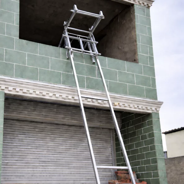 Lift electric din aluminiu, înaltime maxima 25 m, unghi fix - ridicare marfuri si panouri solare fotovoltaice