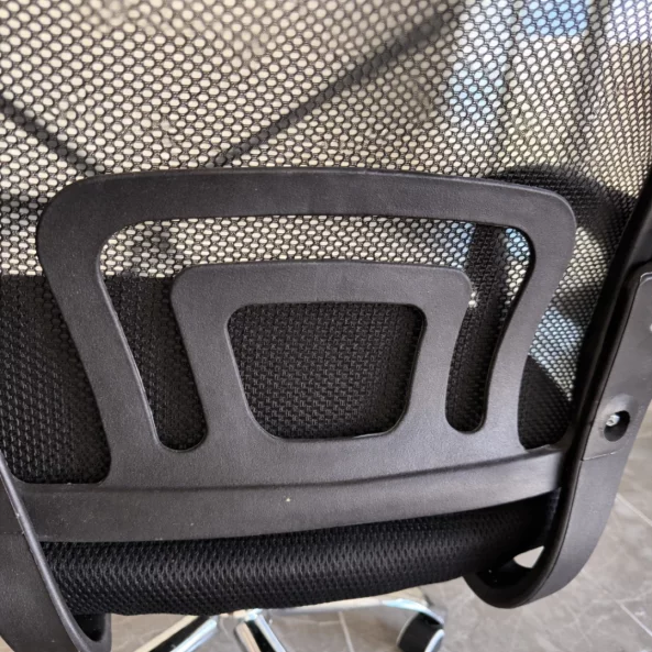 Silla de oficina ergonómica con respaldo de malla, negra