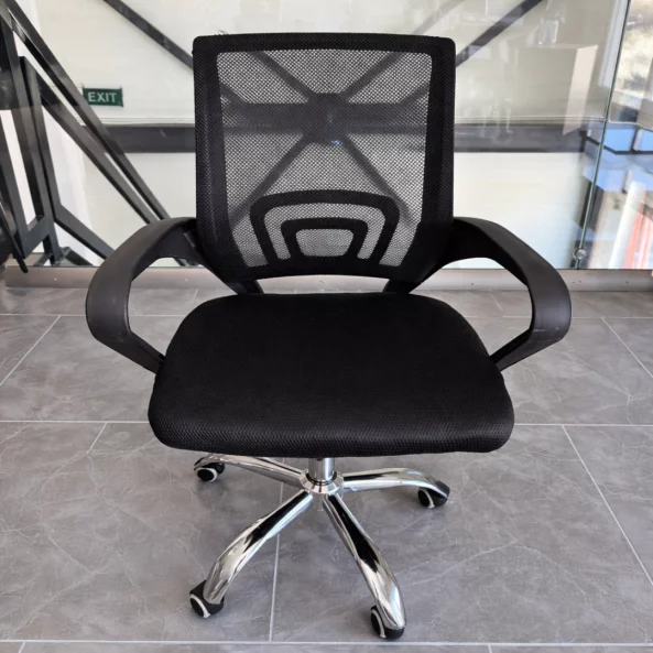 Silla de oficina ergonómica con respaldo de malla, negra