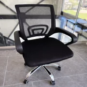Silla de oficina ergonómica con respaldo de malla, negra