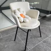 Scaun ROSALIE - elegant cu design floral, tapițat cu material textil și picioare din fier