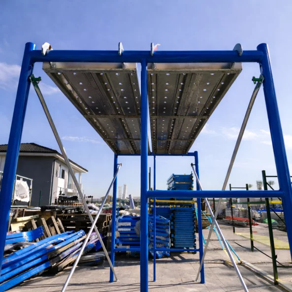 Schela circulabila -albastra- din otel H1700*L1800*W1219 mm cu 2 seturi de diagonale și o platformă