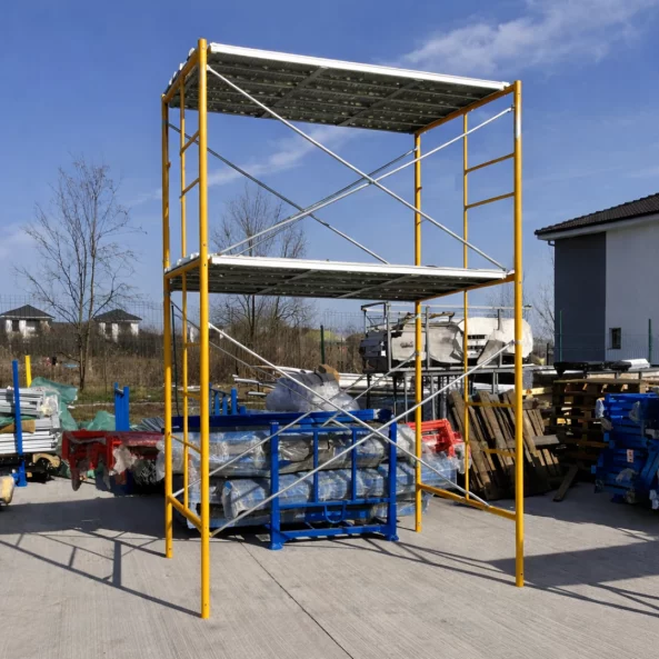 Andamio móvil de acero H4000L1800W900 mm con 4 juegos de diagonales y 2 plataformas.