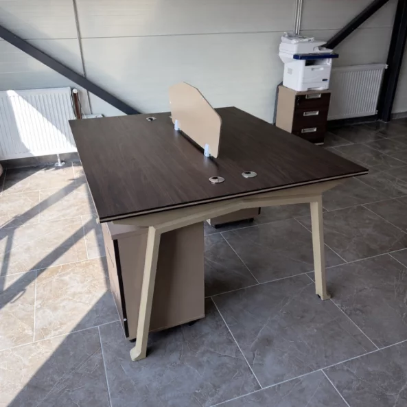 Escritorio operativo Nova 2 con armarios integrados móviles, 2 puestos – dimensiones 1400 × 1200 × 750 mm