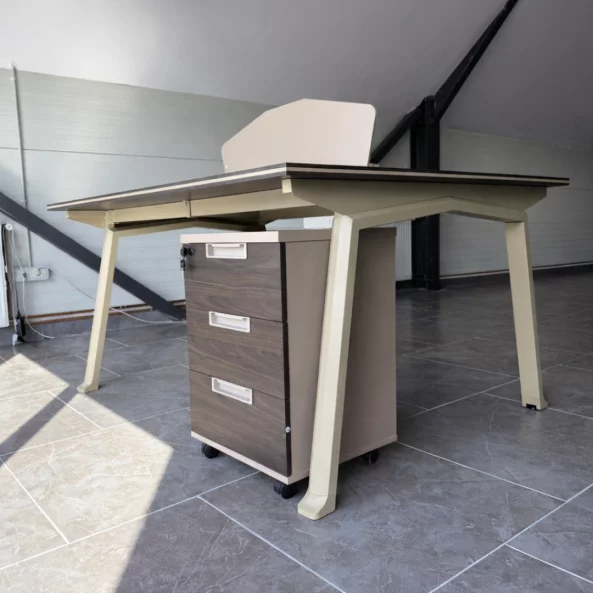 Escritorio operativo Nova 2 con armarios integrados móviles, 2 puestos – dimensiones 1400 × 1200 × 750 mm