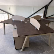 Escritorio operativo Nova 4 con armarios móviles integrados, 3 puestos de trabajo - dimensiones 1000×1000×750 mm