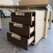 Escritorio operativo Nova 4 con armarios móviles integrados, 3 puestos de trabajo - dimensiones 1000×1000×750 mm