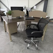 Set Scaun ergonomic cu spatar mesh și Birou Operațional cu 3 Posturi 1000*1000*750 mm