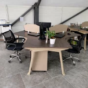 Set Scaun ergonomic cu spatar mesh și Birou Operațional cu 3 Posturi 1000*1000*750 mm