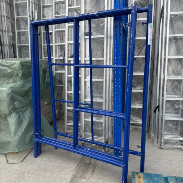 Láb állvány acél 1800 L * 1219 l * 1700 h, 2 csatlakozó elemmel - ÚJRACSOMAGOLT TERMÉK!