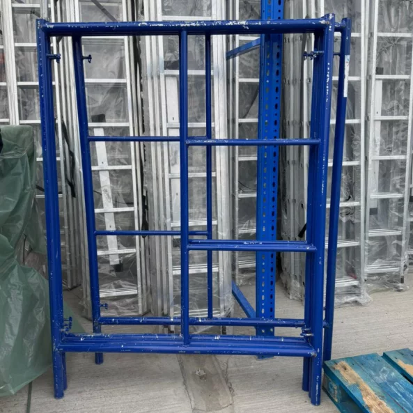 Láb állvány acél 1800 L * 1219 l * 1700 h, 2 csatlakozó elemmel - ÚJRACSOMAGOLT TERMÉK!