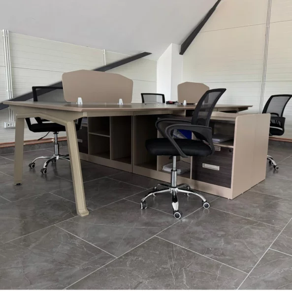 Set Scaun ergonomic cu spatar mesh si Birou Operational cu 4 Posturi - W2800*D2400*H750