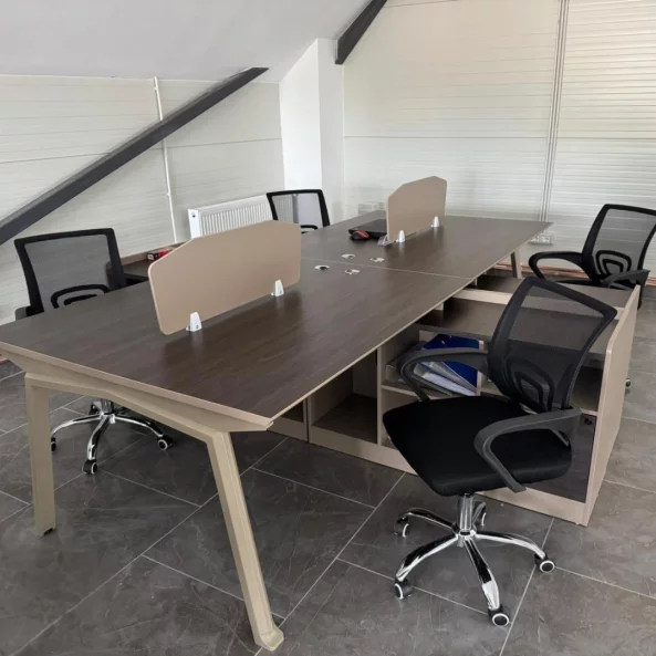 Set Scaun ergonomic cu spatar mesh si Birou Operational cu 4 Posturi - W2800*D2400*H750