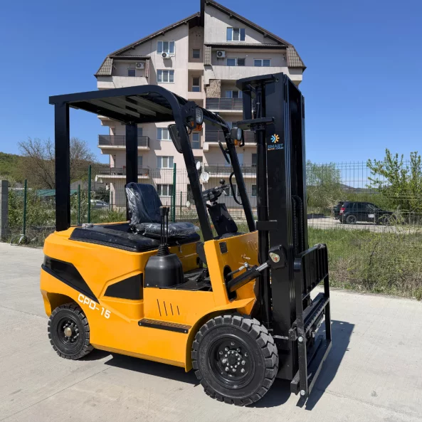 Stivuitor electric , 1500 kg ,inaltime de ridicare 4.5 m ,translatie stanga-dreapta