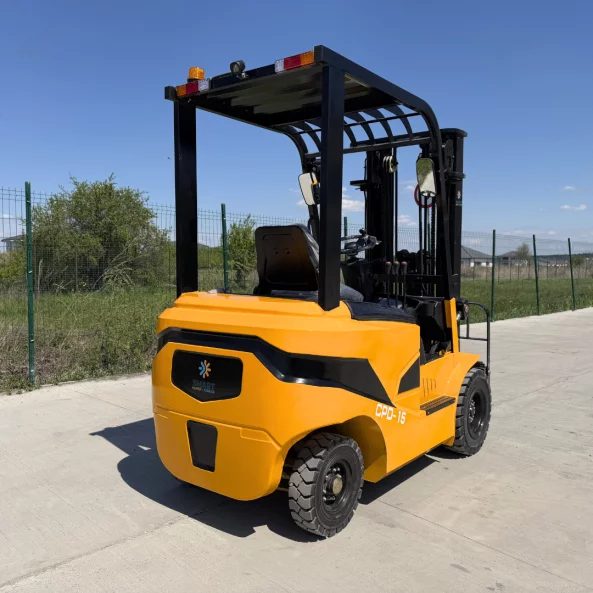 Stivuitor electric , 1500 kg ,inaltime de ridicare 4.5 m ,translatie stanga-dreapta