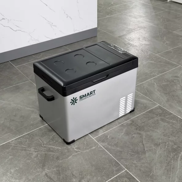 Paquete frigorífico para coche con compresor smartcooler de 40l, 12/24/220v, con display LCD y bluetooth, transformador 220V incluido, impuesto verde incluido + funda protectora termoaislante