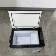 Paquete frigorífico para coche con compresor smartcooler de 40l, 12/24/220v, con display LCD y bluetooth, transformador 220V incluido, impuesto verde incluido + funda protectora termoaislante