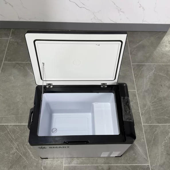 Paquete frigorífico para coche con compresor smartcooler de 40l, 12/24/220v, con display LCD y bluetooth, transformador 220V incluido, impuesto verde incluido + funda protectora termoaislante