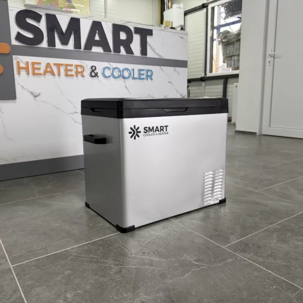 Autó hűtőcsomag okos hűtővel 50l kompresszor, 12/24/220v, LCD kijelzővel és bluetooth-al, 220V-os transzformátorral, zöld adóval + hőszigetelő védőburkolat