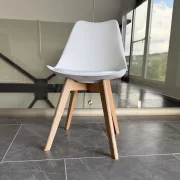 Silla Sydney de cuero ecológico blanco, patas de madera - dimensiones: 48x50x82 cm