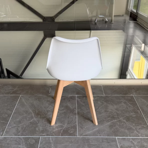Silla Sydney de cuero ecológico blanco, patas de madera - dimensiones: 48x50x82 cm