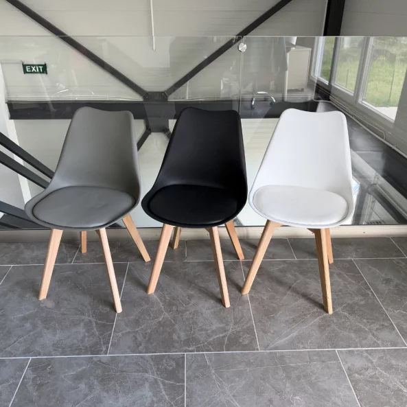 Silla Sydney de cuero ecológico blanco, patas de madera - dimensiones: 48x50x82 cm