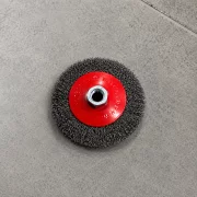 Perie pentru polizor mic, din sârmă răsucită, 100 mm