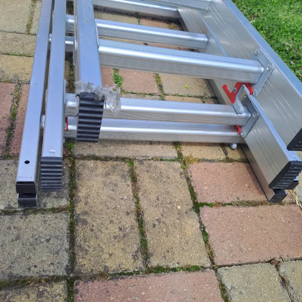 Scara profesionala din aluminiu, 3 tronsoane 3 x 16 trepte - PRODUS RESIGILAT