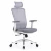 Silla de oficina ergonómica Calista con reposacabezas 2D ajustable, gris claro – dimensiones: 670 × 730 × 1160–1240 mm.