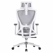Silla de oficina ergonómica Calista con reposacabezas 2D ajustable, gris claro – dimensiones: 670 × 730 × 1160–1240 mm.